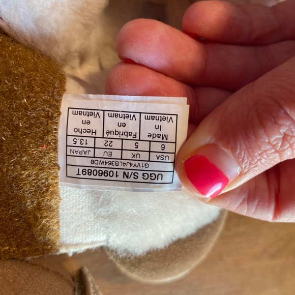 Little Kids Uggs Size Sm/6 - Picture 8 of 11